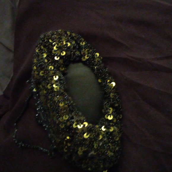 Beautiful vintage style handbag. GLITTERS SO PRETTY IN LIGHT - Picture 2 of 5